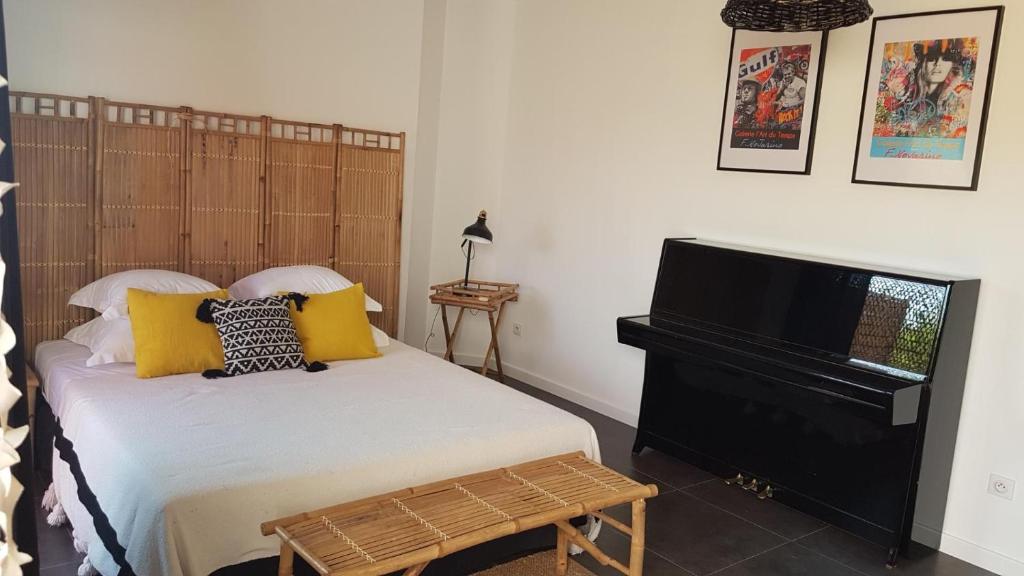 Villa le sud appartementsにあるベッド