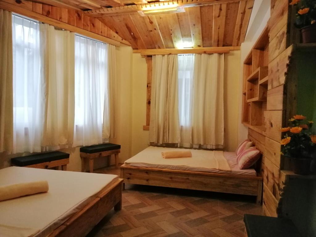 Katil atau katil-katil dalam bilik di Sagada Lodging Home