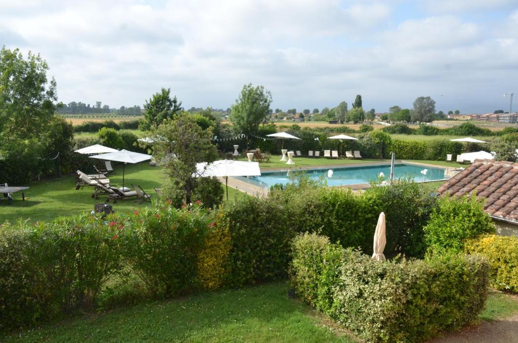 Bazén v ubytovaní B&B Borgo di Pratavecchie alebo v jeho blízkosti