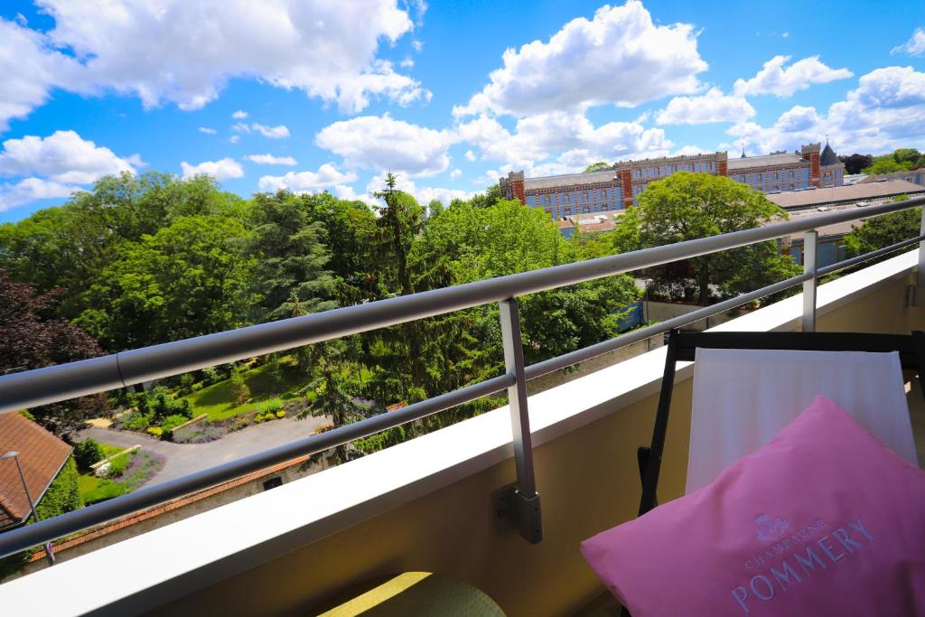 The Sparkling Castle - 1