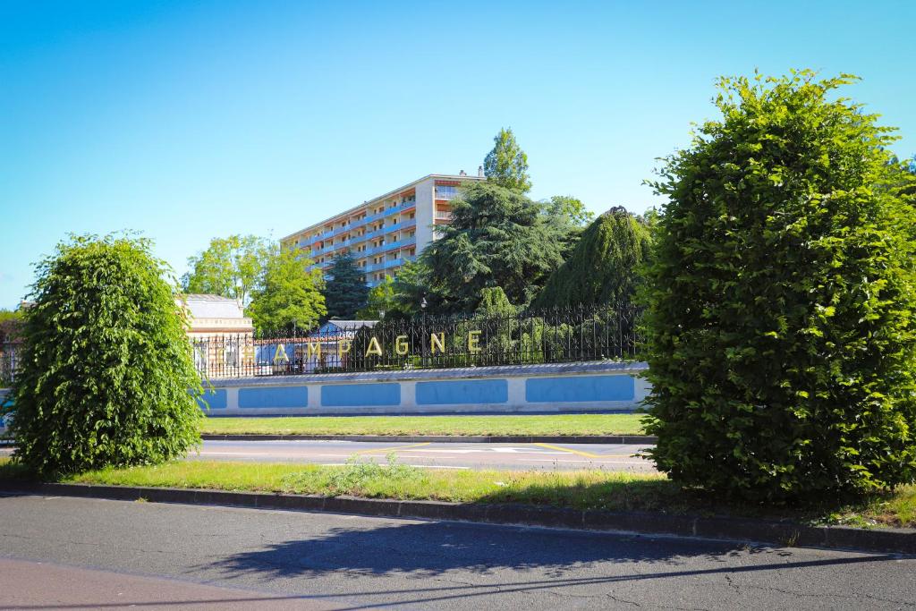 The Sparkling Castle - 19