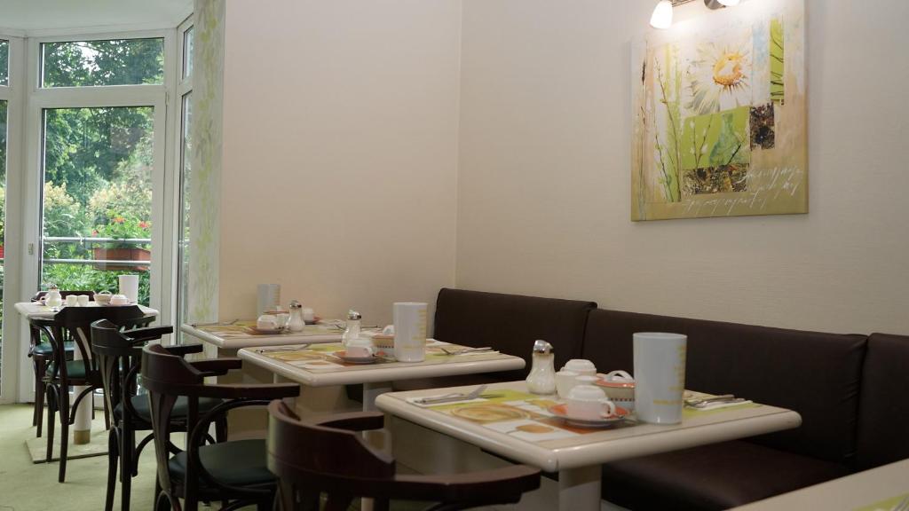 Entrée Groß Borstel Garni Hotel - Resim 12