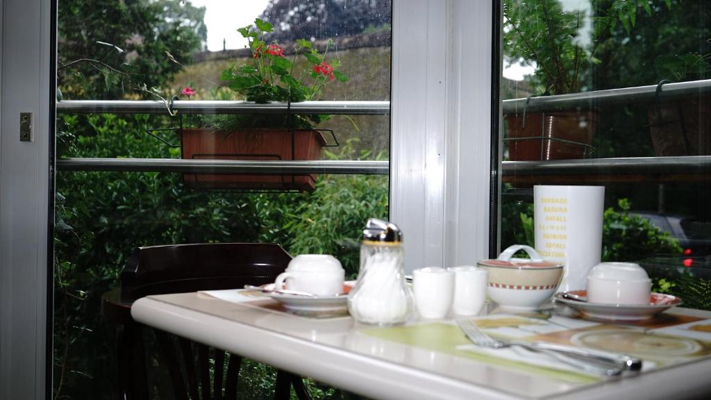 Entrée Groß Borstel Garni Hotel - Resim 14