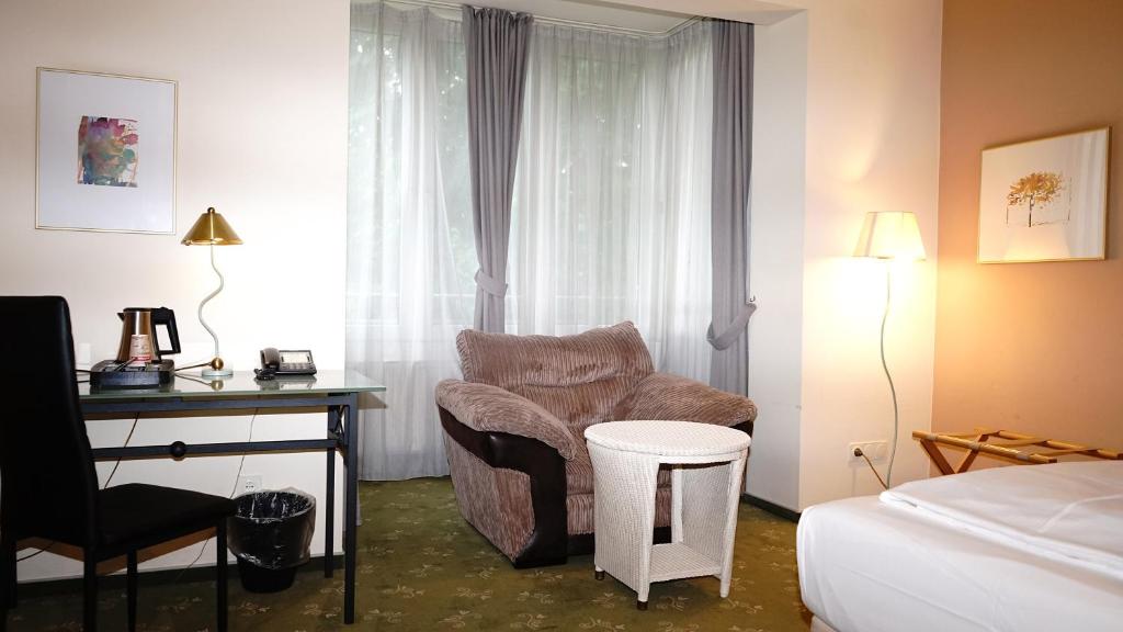 Postel nebo postele na pokoji v ubytování Entrée Groß Borstel Garni Hotel
