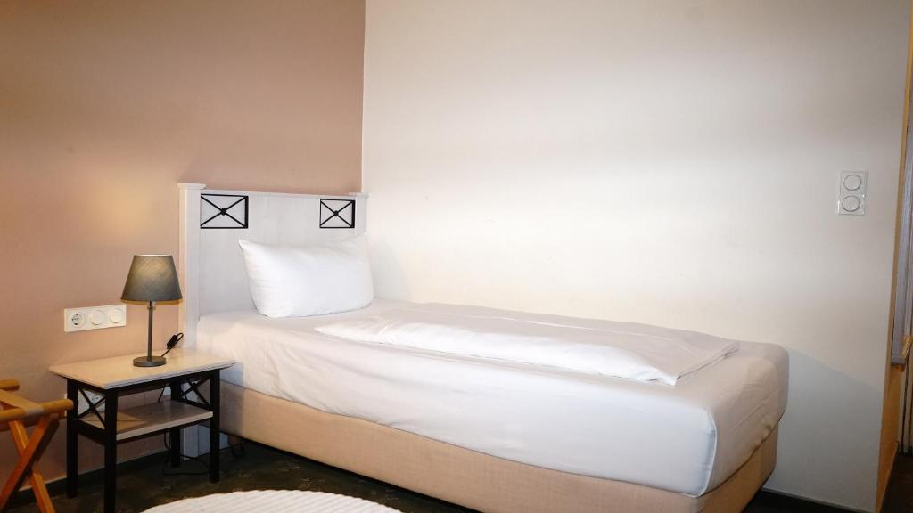 Entrée Groß Borstel Garni Hotel - Resim 21