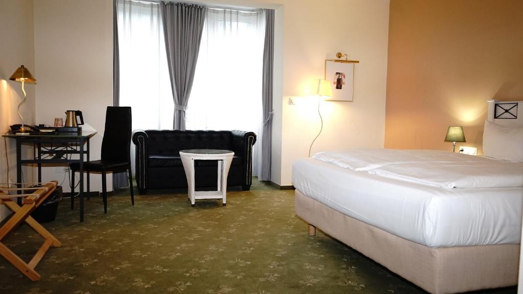 Entrée Groß Borstel Garni Hotel - Resim 7