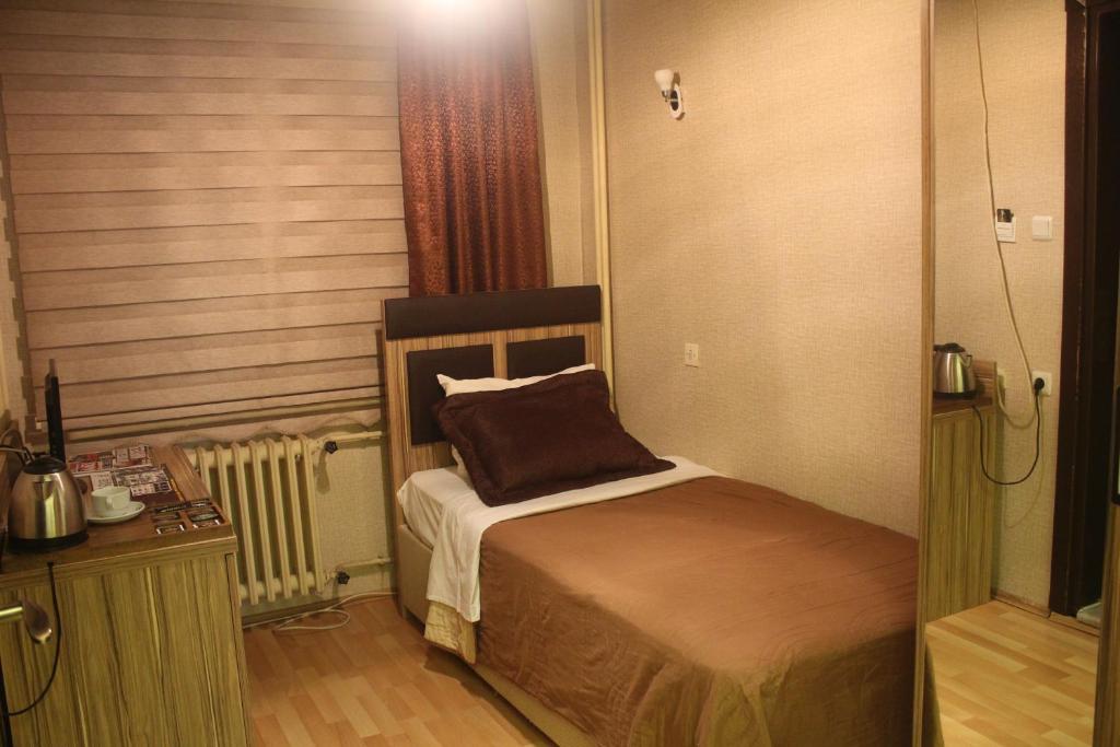 A bed or beds in a room at Cmr Aydogan Hotel