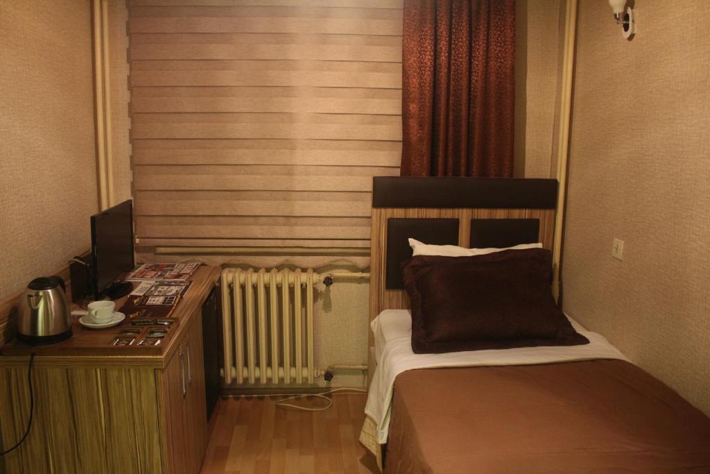 A bed or beds in a room at Cmr Aydogan Hotel