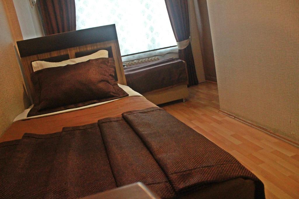 A bed or beds in a room at Cmr Aydogan Hotel