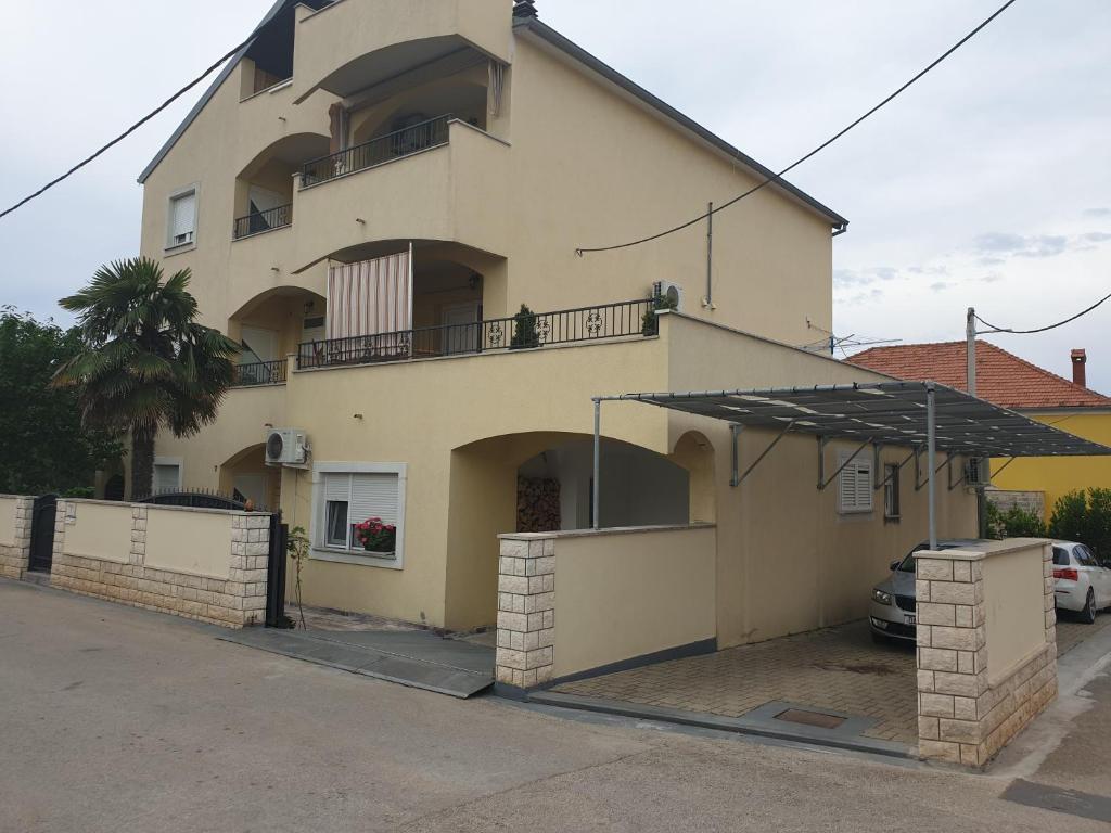 Budova, kde se apartmán nachází