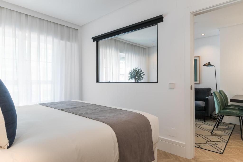 Postel nebo postele na pokoji v ubytování Feelathome Waldorf Suites Apartments
