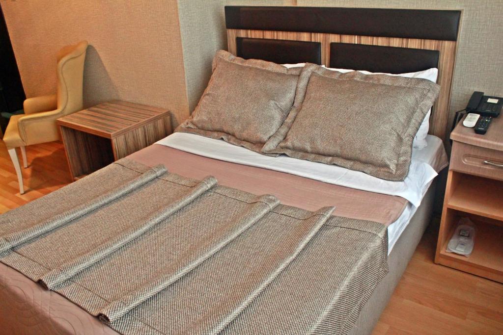 A bed or beds in a room at Cmr Aydogan Hotel