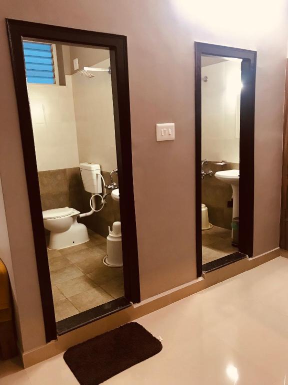 Koupelna v ubytování Sharada Residency