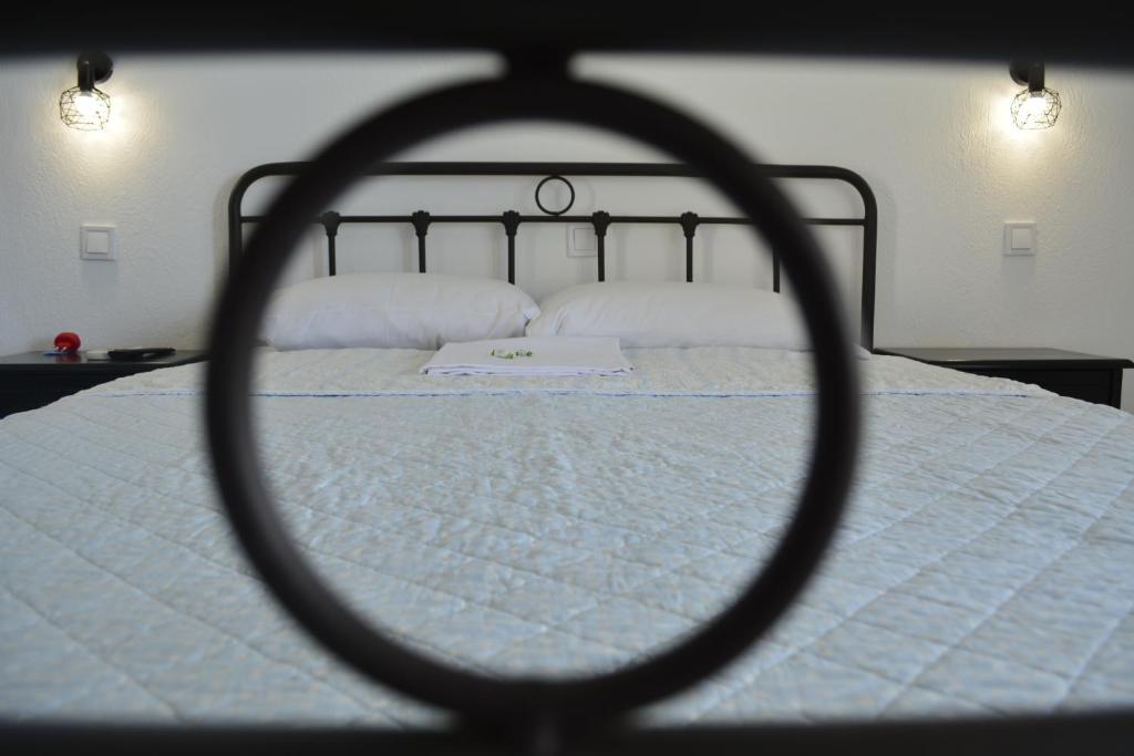 A bed or beds in a room at Arellis
