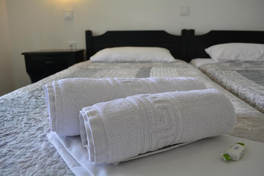 A bed or beds in a room at Arellis