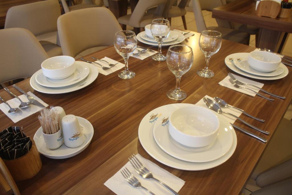 Cmr Aydogan Hotel italokat is kínál