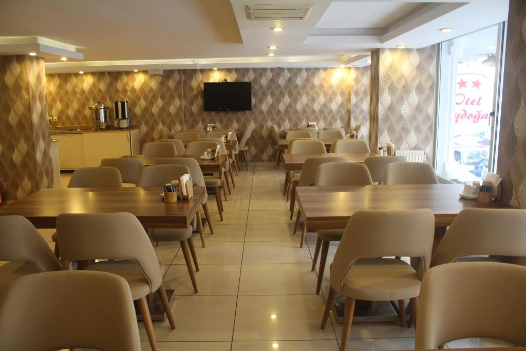 A seating area at Cmr Aydogan Hotel