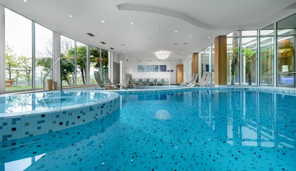 Bazén v ubytování Hotel Wilma nebo v jeho okolí