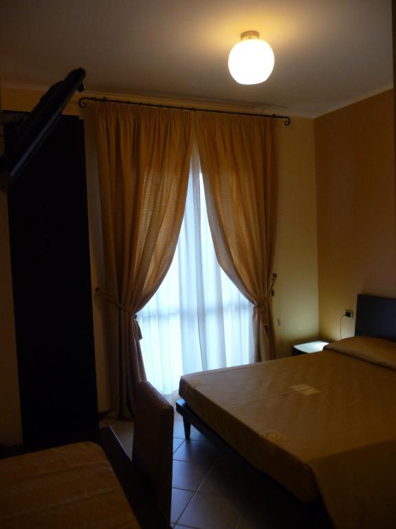 A bed or beds in a room at Hotel Naxos B&B
