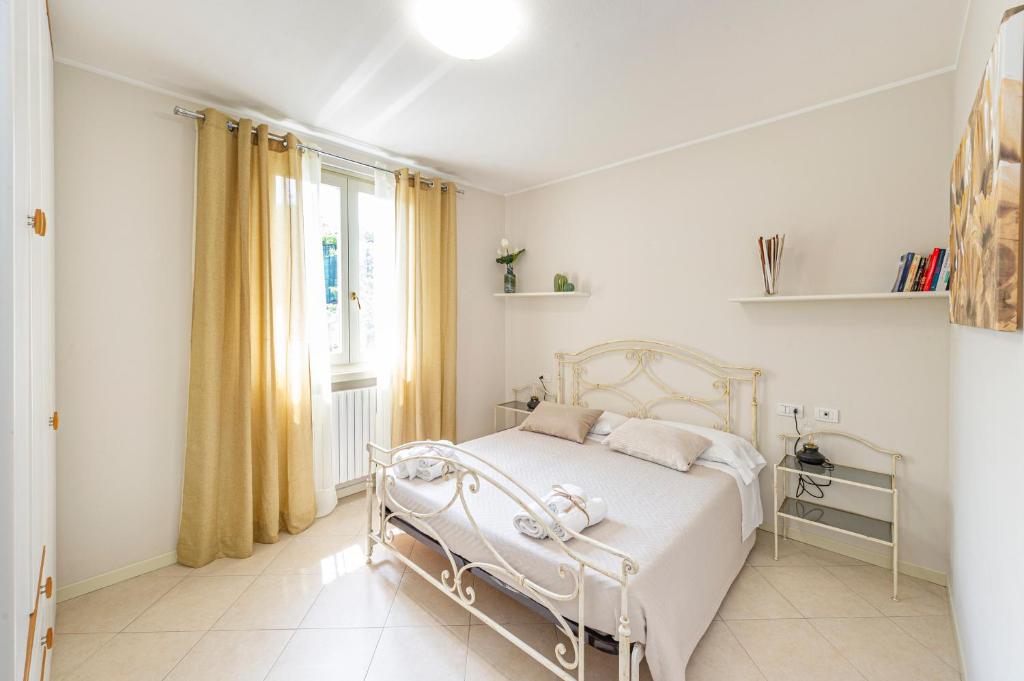 A bed or beds in a room at B&B Casa Paola