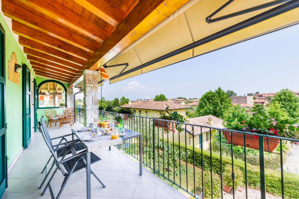 A balcony or terrace at B&B Casa Paola