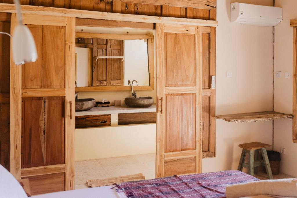 Postel nebo postele na pokoji v ubytování Kalyssa Beach Bungalows