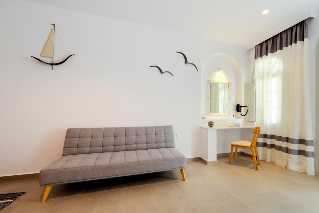 Predel za sedenje v nastanitvi Sigalas Beach Hotel