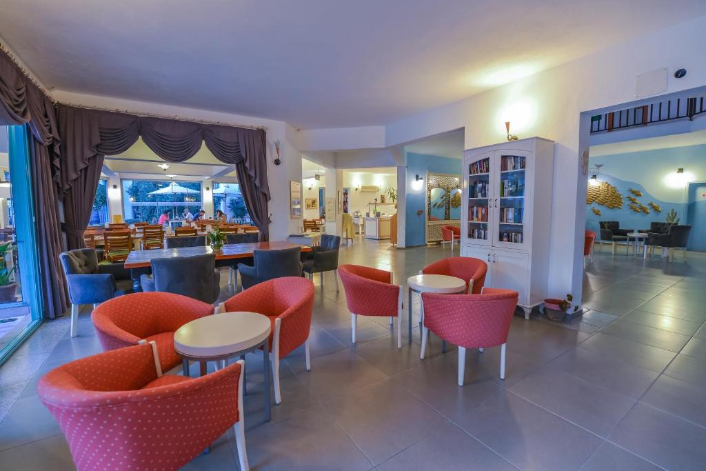 Posezení v ubytování Rebin Beach Hotel