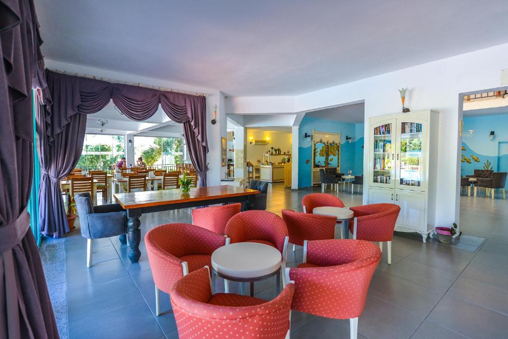 Posezení v ubytování Rebin Beach Hotel
