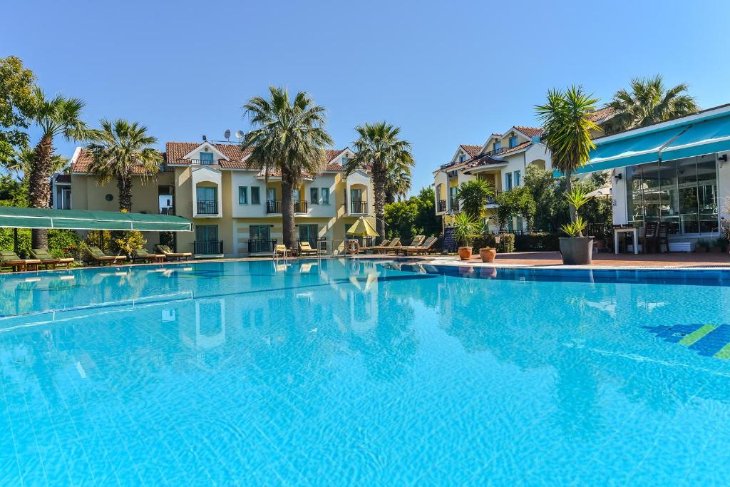 Bazén v ubytování Rebin Beach Hotel nebo v jeho okolí
