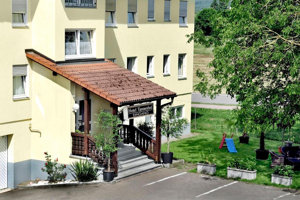 Aed väljaspool majutusasutust Hotel Tannenhof