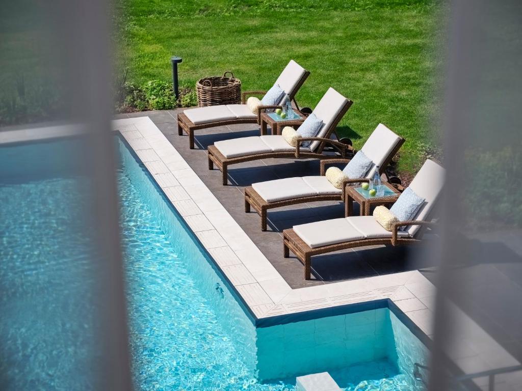 Bazén v ubytování Romantik Hotel Jagdhaus Eiden am See nebo v jeho okolí