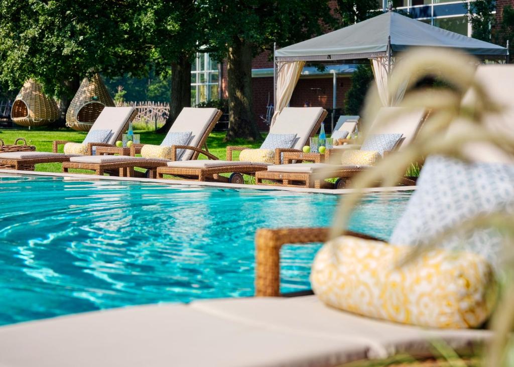 Bazén v ubytování Romantik Hotel Jagdhaus Eiden am See nebo v jeho okolí
