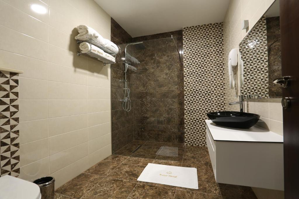 Kuint Hotel - Twin Room With Balcony
