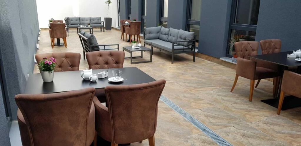 Posezení v ubytování Hotel Starton am Ingolstadt Village