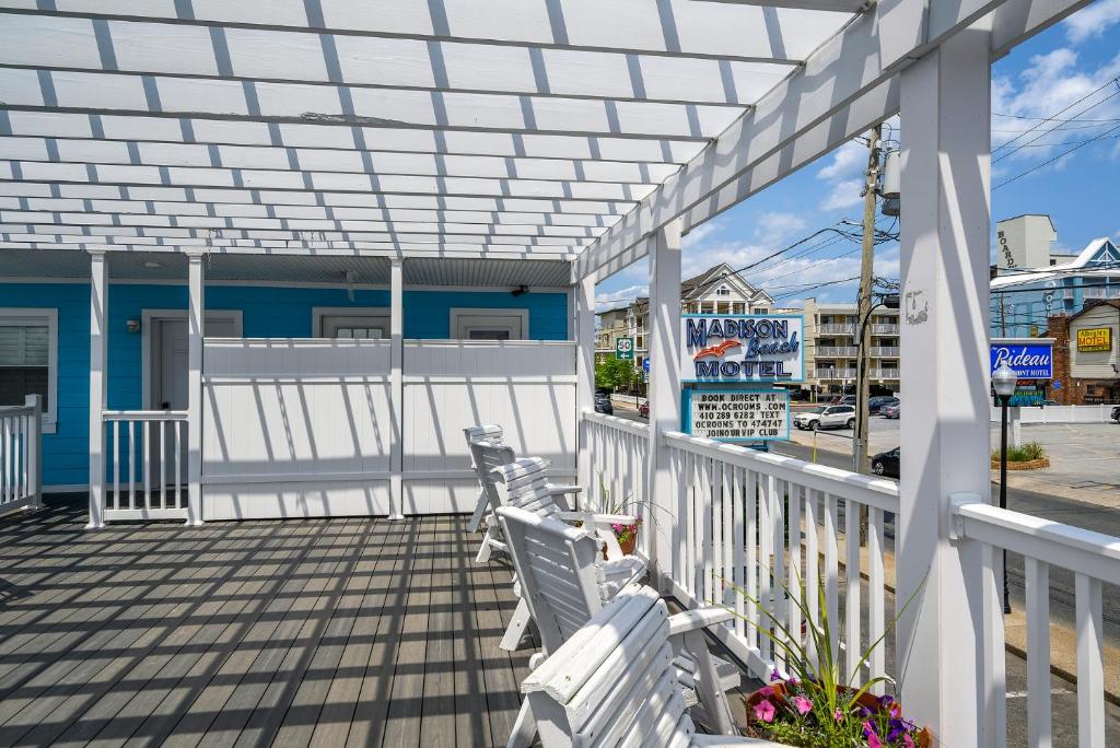 Madison Beach Motel photo