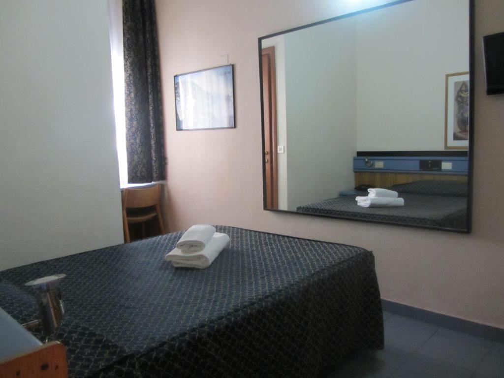 Postel nebo postele na pokoji v ubytování Hotel Nizza