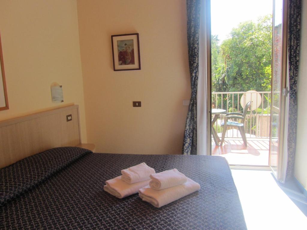 Postel nebo postele na pokoji v ubytování Hotel Nizza