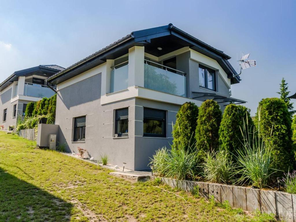 Το κτήριο όπου στεγάζεται  η παραθεριστική κατοικία