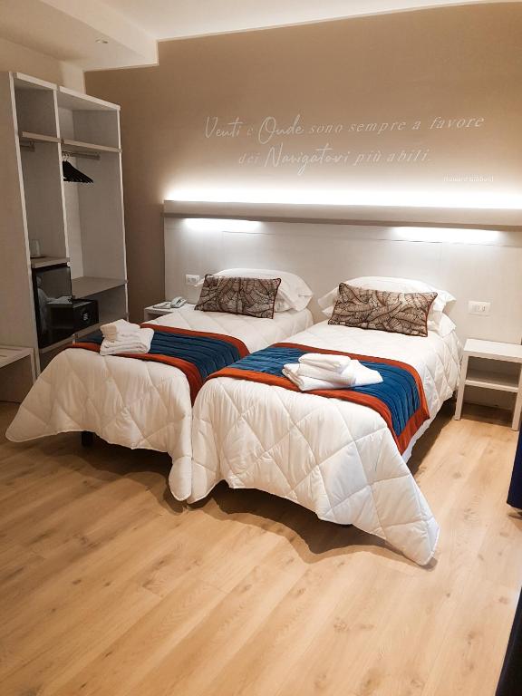 Roma Hotel - Family Room