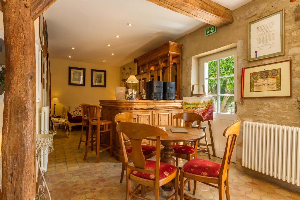 Posezení v ubytování Hôtel Le Clos