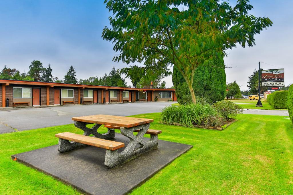 Zahrada ubytování Arbutus Grove Motel