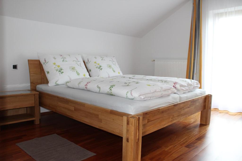 a wooden bench with a pillow on top of it at Ferienwohnung Lückl in Mettersdorf am Saßbach