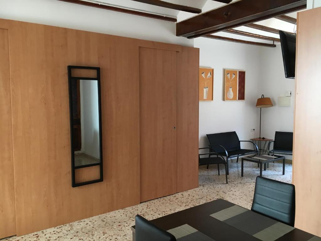 a mirror on a wall with chairs and a table at Casa Rural Josep in Ador