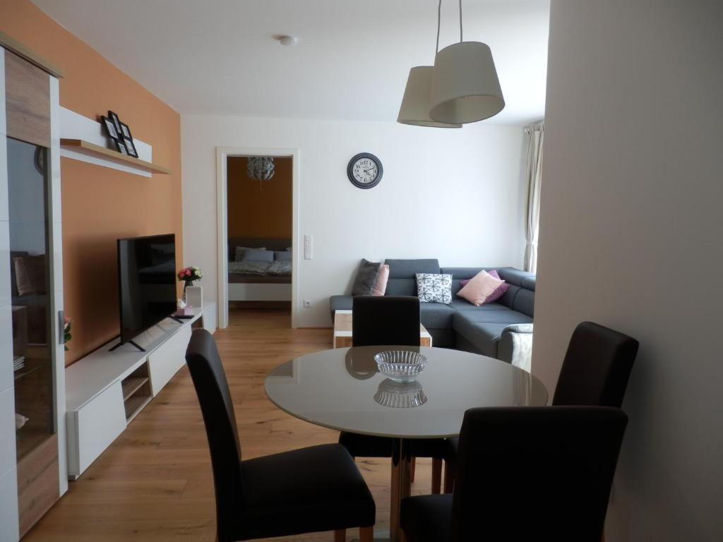 Zdjęcie z galerii obiektu Spacious, Modern 1-bdrm Apt near VIC & Austria Ctr w Wiedniu