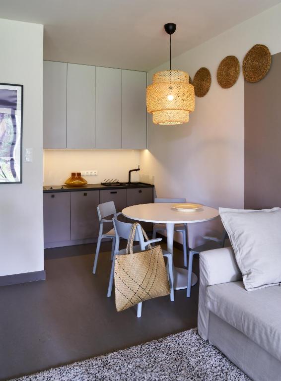 Kuchyň nebo kuchyňský kout v ubytování Apartamenty DECK Jurata