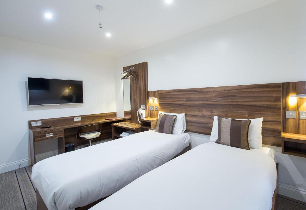 Heathrow-Windsor Serviced House