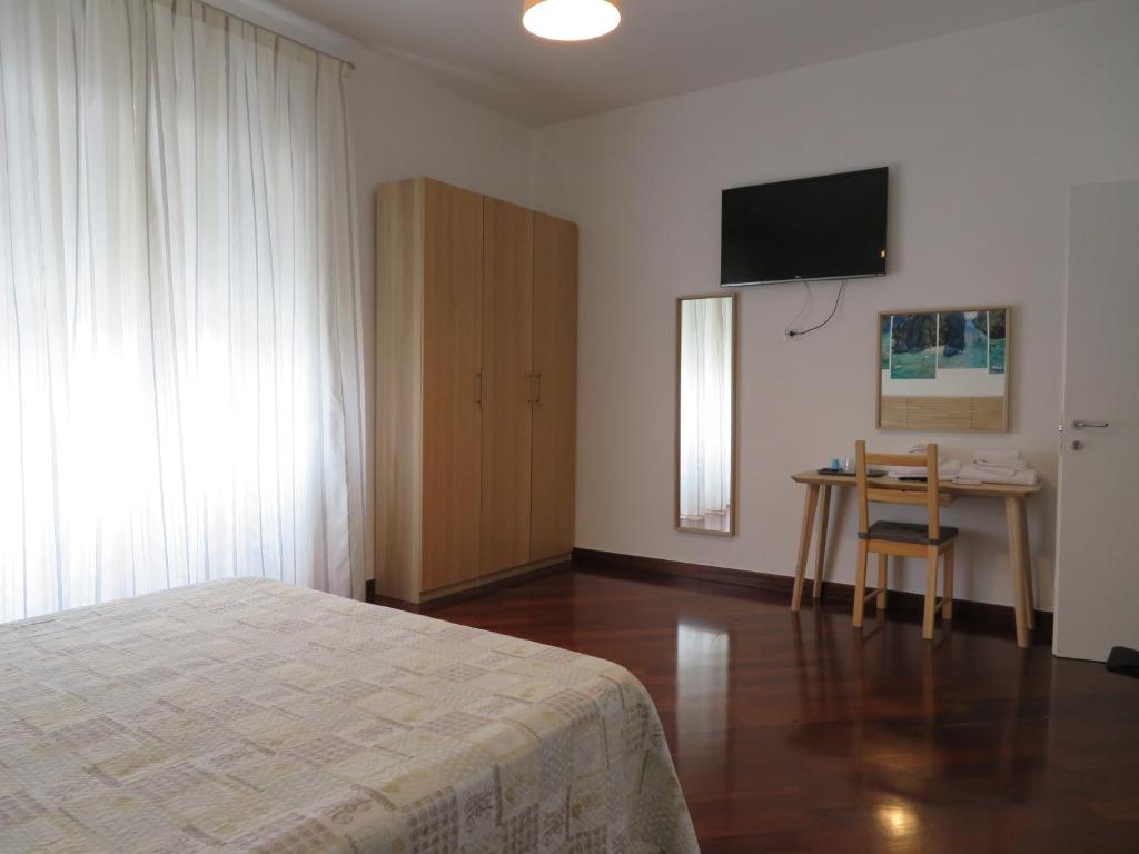Telewizja i/lub zestaw kina domowego w obiekcie B&B Salerno Center