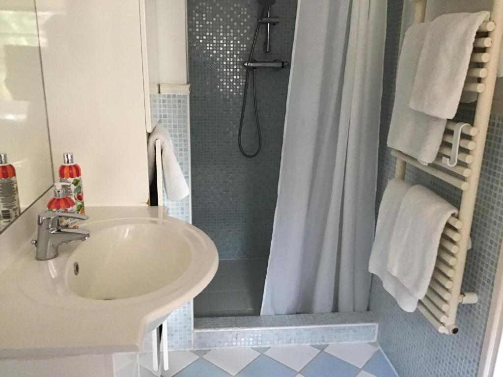 Een badkamer bij TimeOut-Breda