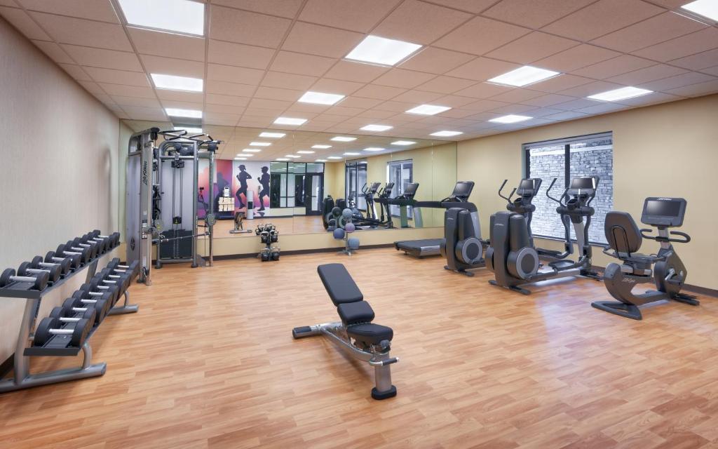 Fitness centrum a/nebo fitness zařízení v ubytování Hyatt Place Anchorage-Midtown